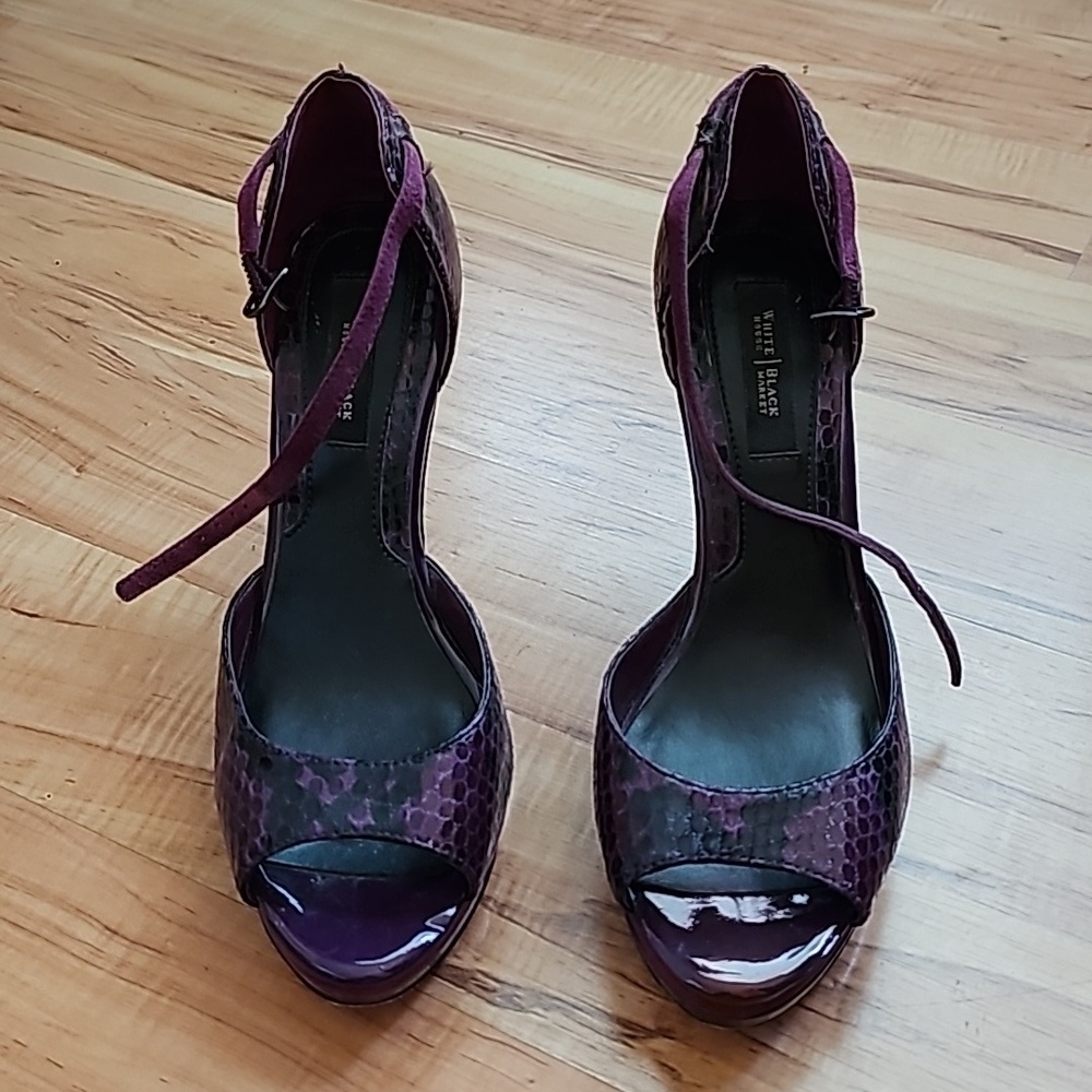 Snakeskin pattern heel